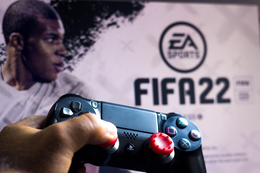 FIFA 22 - Watching In-game ads to earn free packs: Mobile-Like Video Ads  and Commercials May Head to Your PC and console games soon
